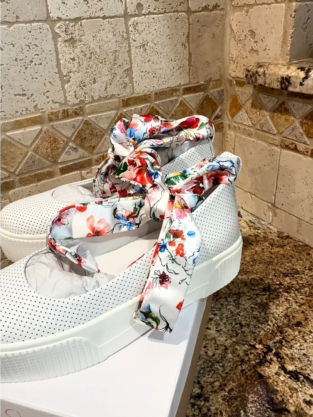 Jessica Simpson White Floral Bow Platform Sneakers for Women NWT